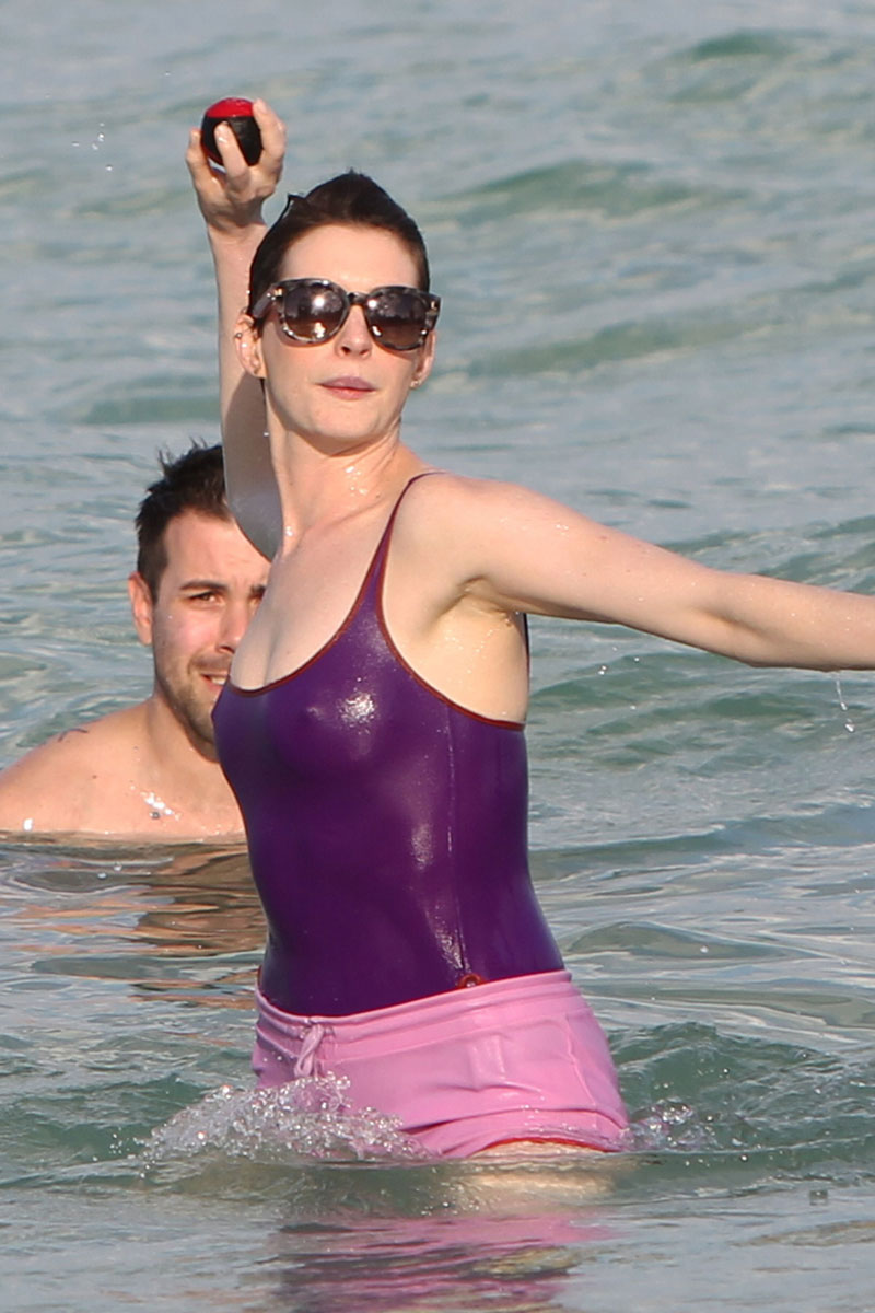 Anne Hathaway Ice Cold Pokies in the Ocean