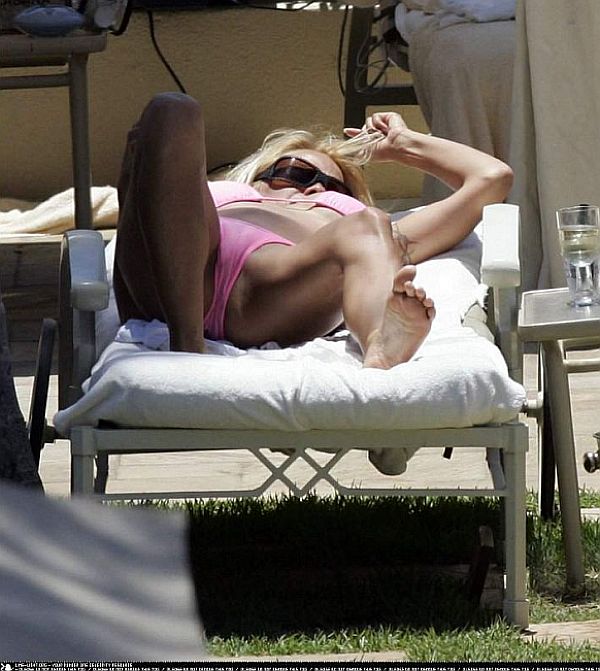 PAMELA ANDERSON Beautiful Ass, Great Crotch Shot Leaves Us Begging