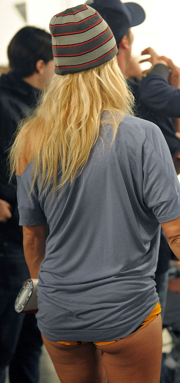 Pamela Anderson Cotton Panty Upskirt