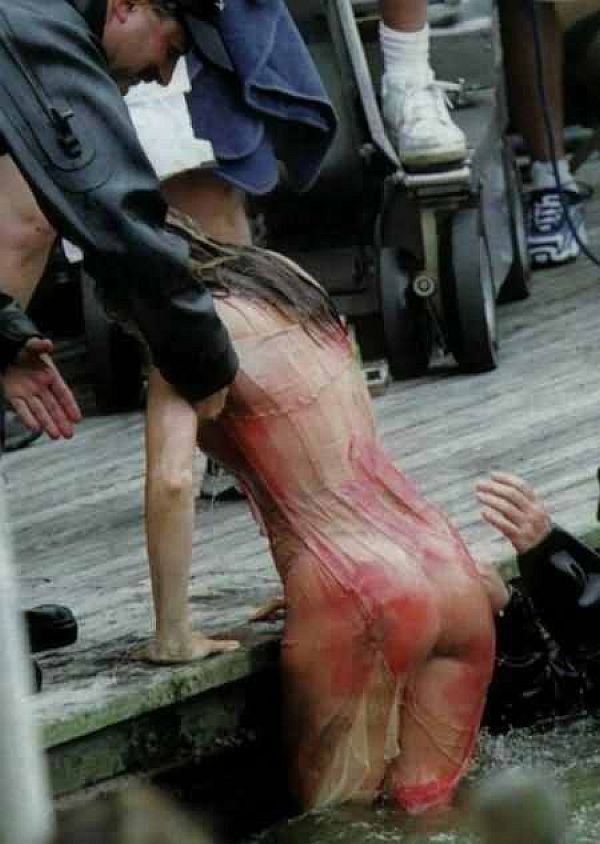 Sarah Jessica Parker’s Wet See Through Ass Shot, Thanks To Hollyrude