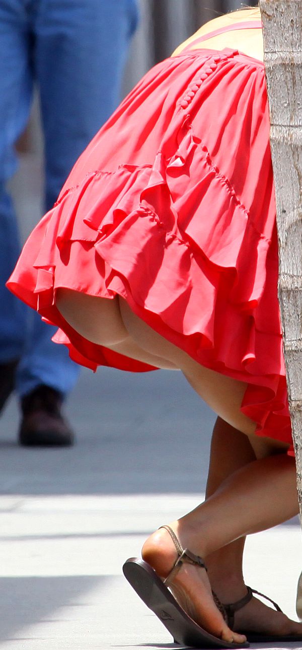 Ali Larter Upskirt Ass Flash