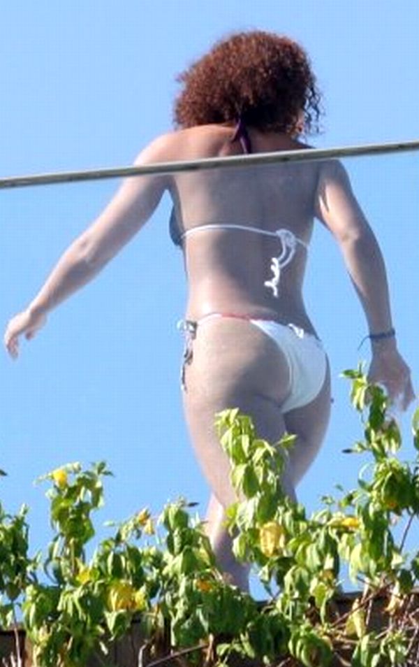 Alicia Keys Bikini Ass