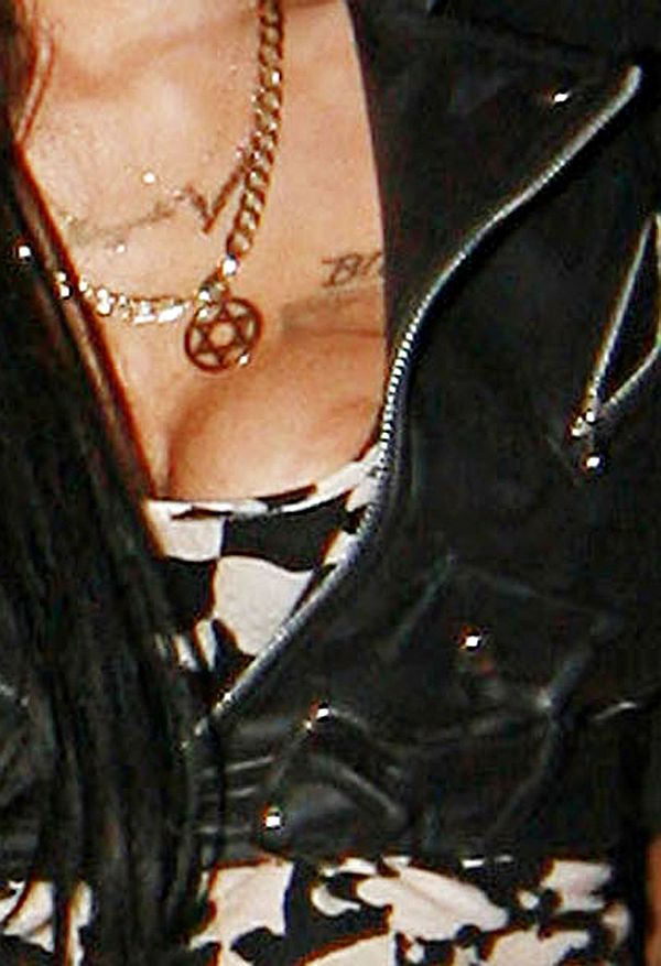 Amy Winehouse Aureola Slip