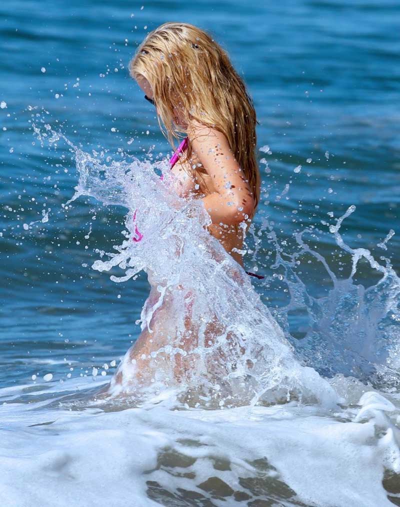 Anna Sophia Berglund Loses Her Bikini Top in the Ocean