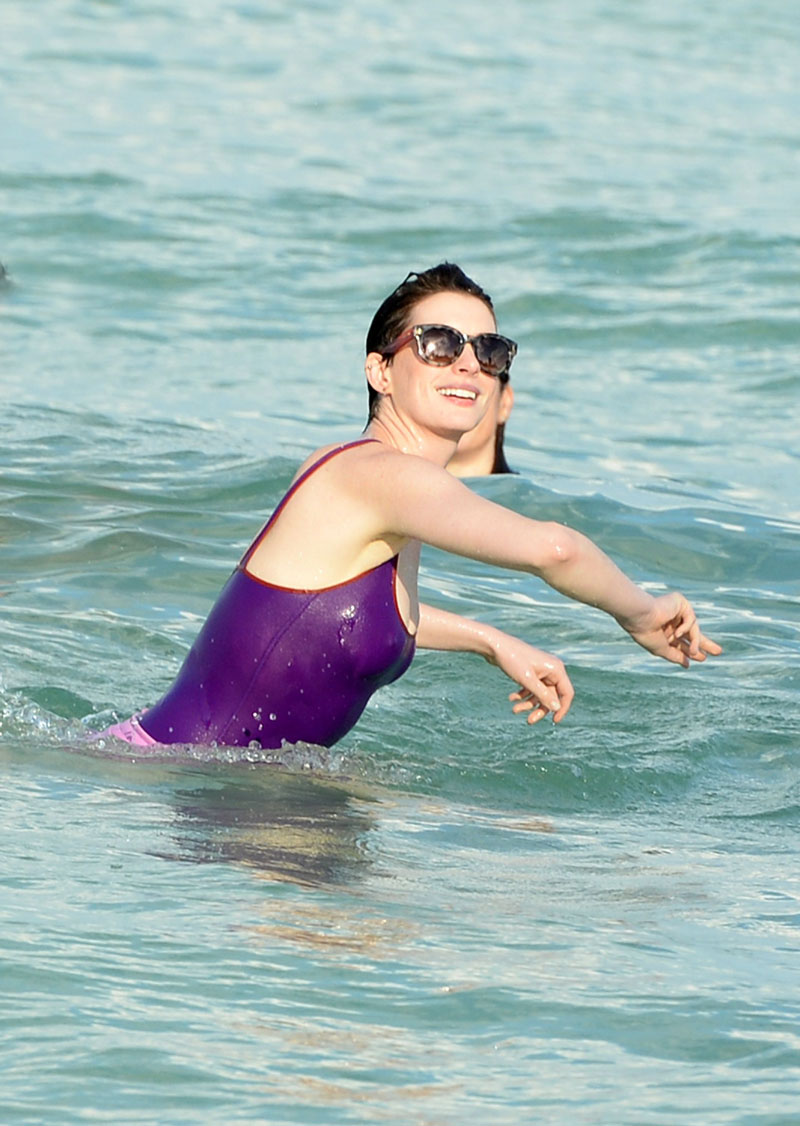 Anne Hathaway Ice Cold Pokies in the Ocean