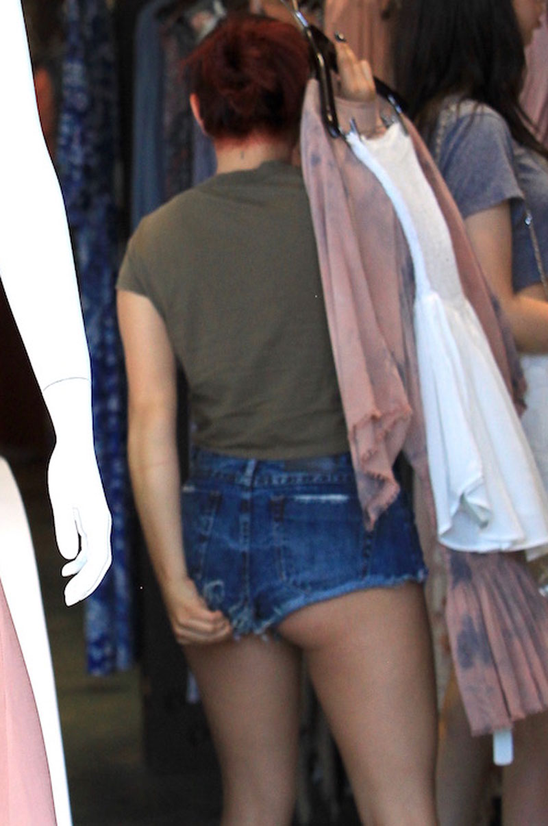 Ariel Winter Picking her Daisy Dukes Out of her Ass