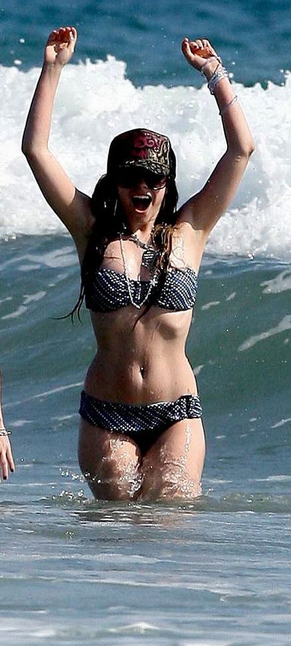 Avril Lavigne Bikini Body