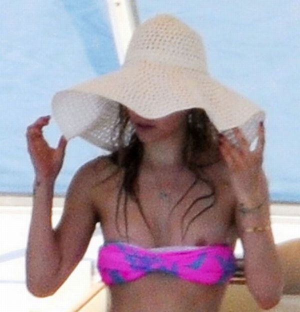 Avril Lavigne Bikini Nip Slip. Click Pic For More Pix!!