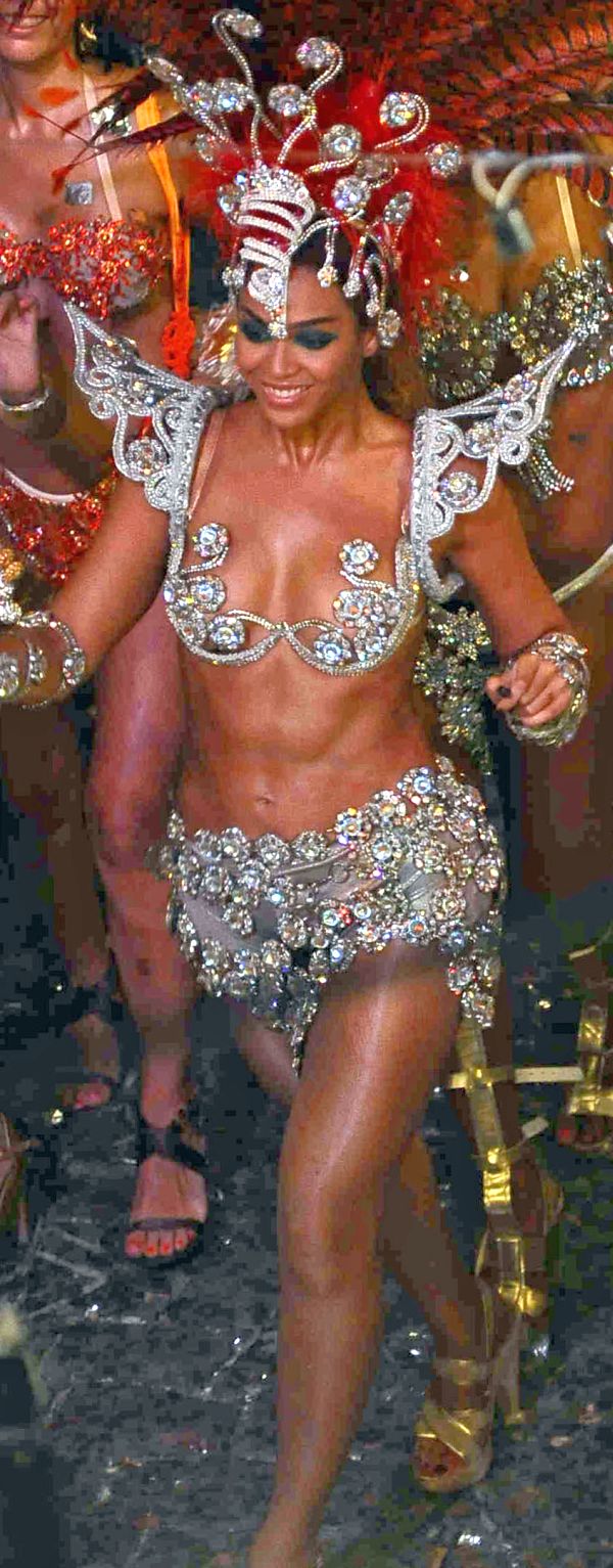 Beyonce Samba Cleavage
