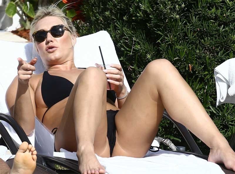 Brooke Hogan Wet Cameltoe in Black Bikini