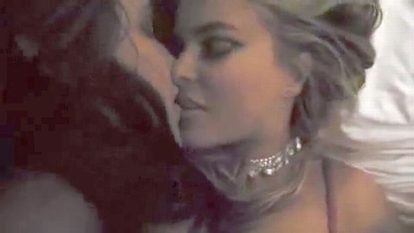 carmen electra lesbian sex tape vysoká škola amatérské sex video