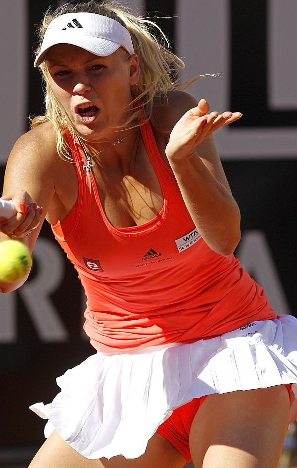 Danish tennis player Caroline Wozniacki shows her plump cameltoe in a tight...