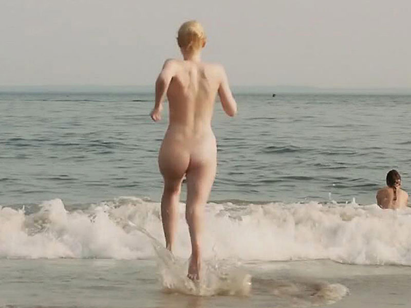 American actress Dakota Fanning shows off her bubble butt and round boobs w...