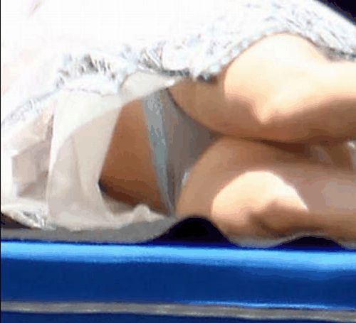 Elizabeth Banks Panty Upskirt On Set