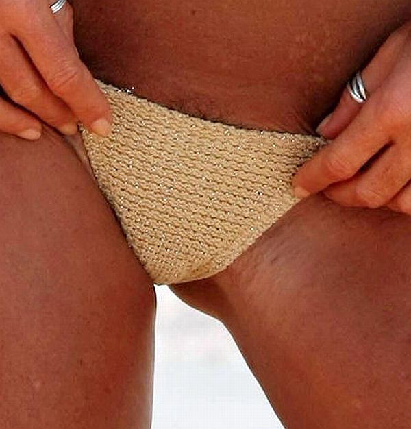 Elle Macpherson Pubic Hairs. Click Pic For More.