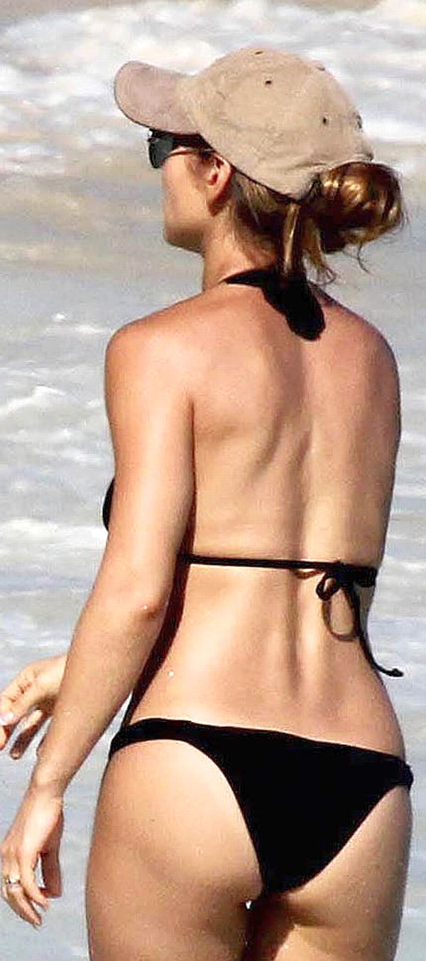 Elsa Pataky Bikini Body She Loves Hats
