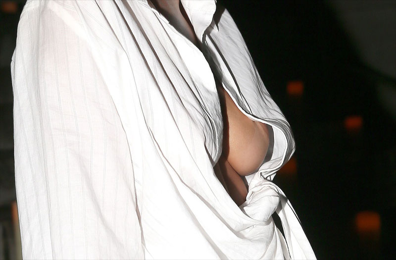 Emily Ratajkowski Nip Slip Under her Blouse