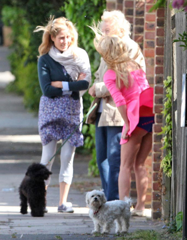 Geri Halliwell’s Doggy Walking Panty Upskirt