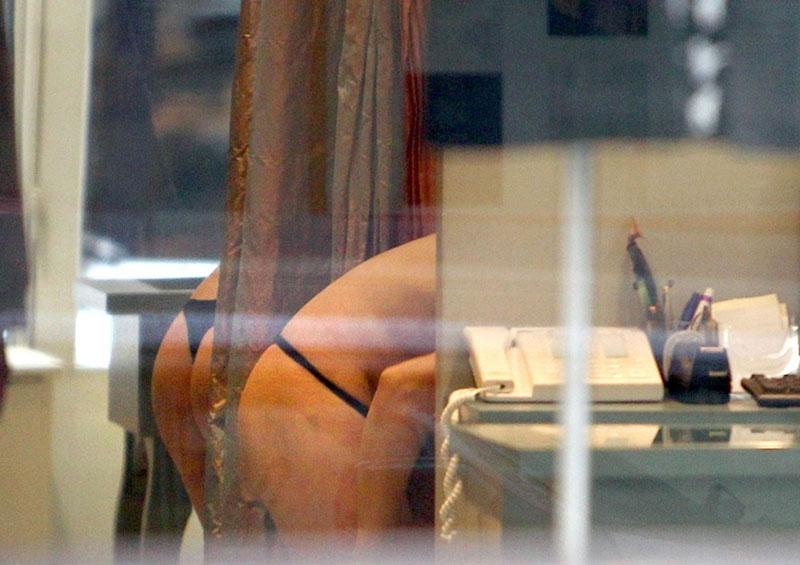 Geri Halliwell Changing Room Peek with See Thru Bra