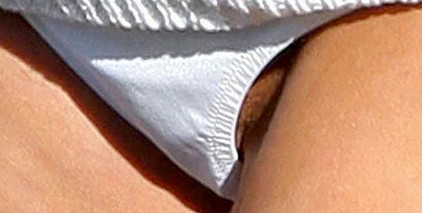 Geri Halliwell Bikini Lip Slip