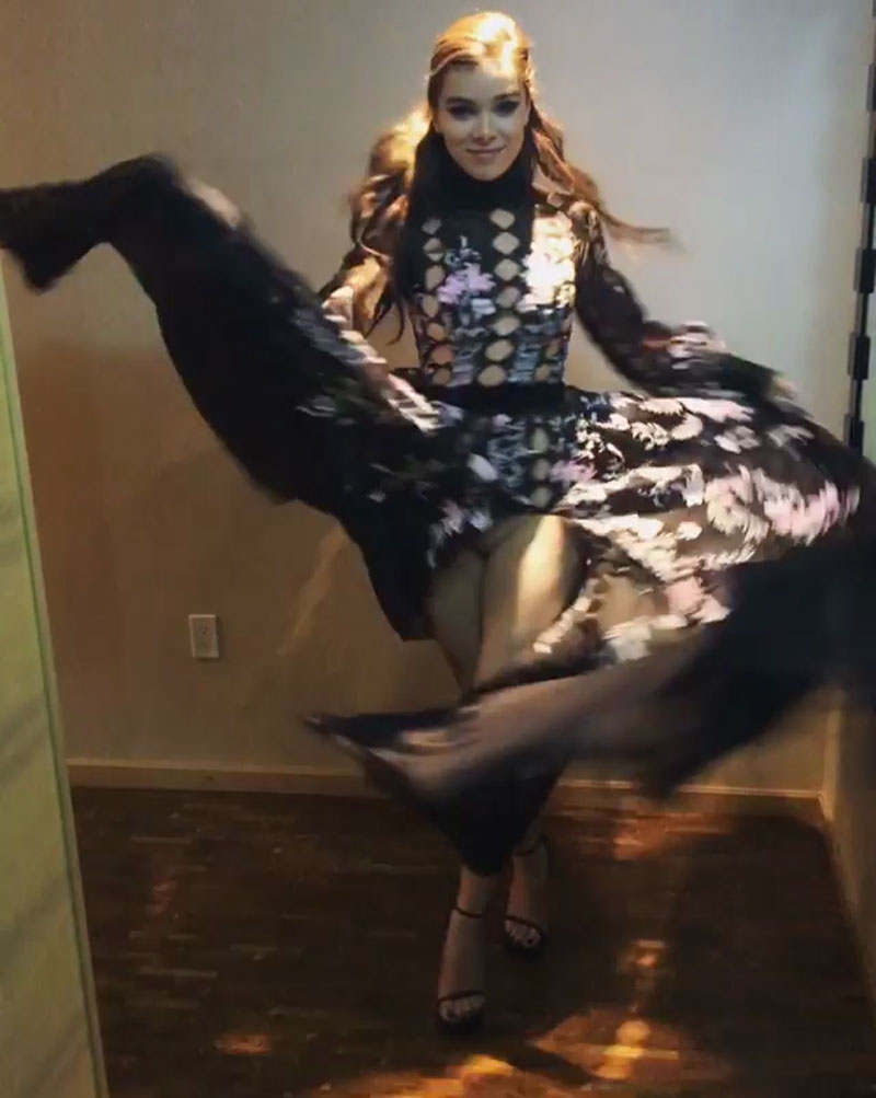 Hailee Steinfeld No Pantie Upskirt?