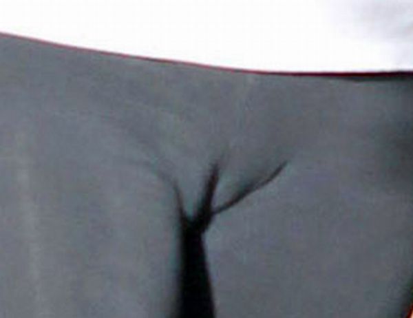 Helen Hunt’s Cameltoe. We Are MAD ABOUT YOU!
