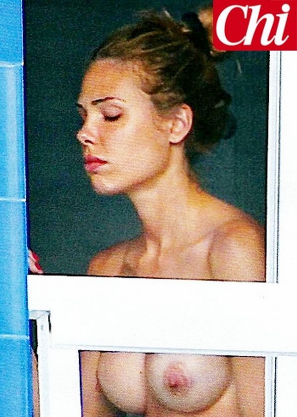 Italian Model Ilary Blasi Caught Topless