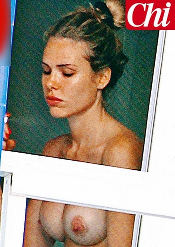 Italian Model Ilary Blasi Caught Topless