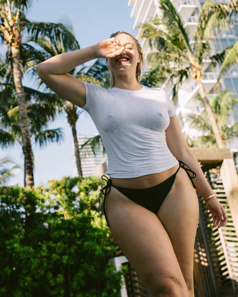 Iskra lawrence tits