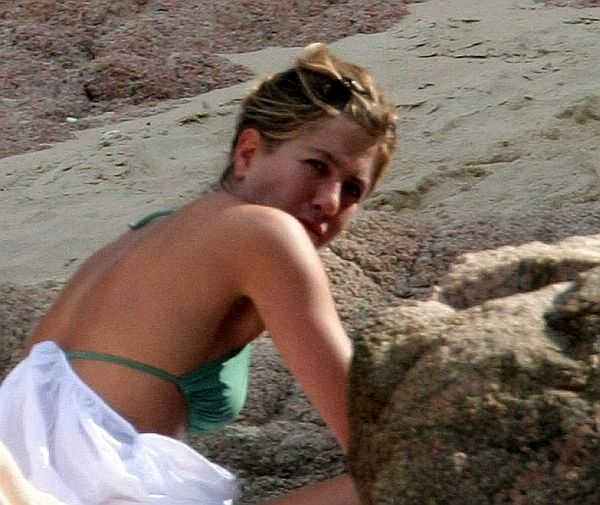 Jennifer Aniston Sexy Bikini