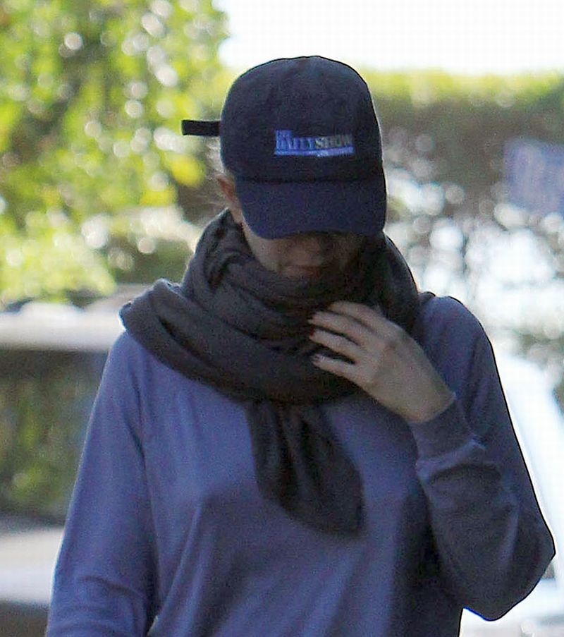 Jennifer Aniston Loose Fitting Pokies