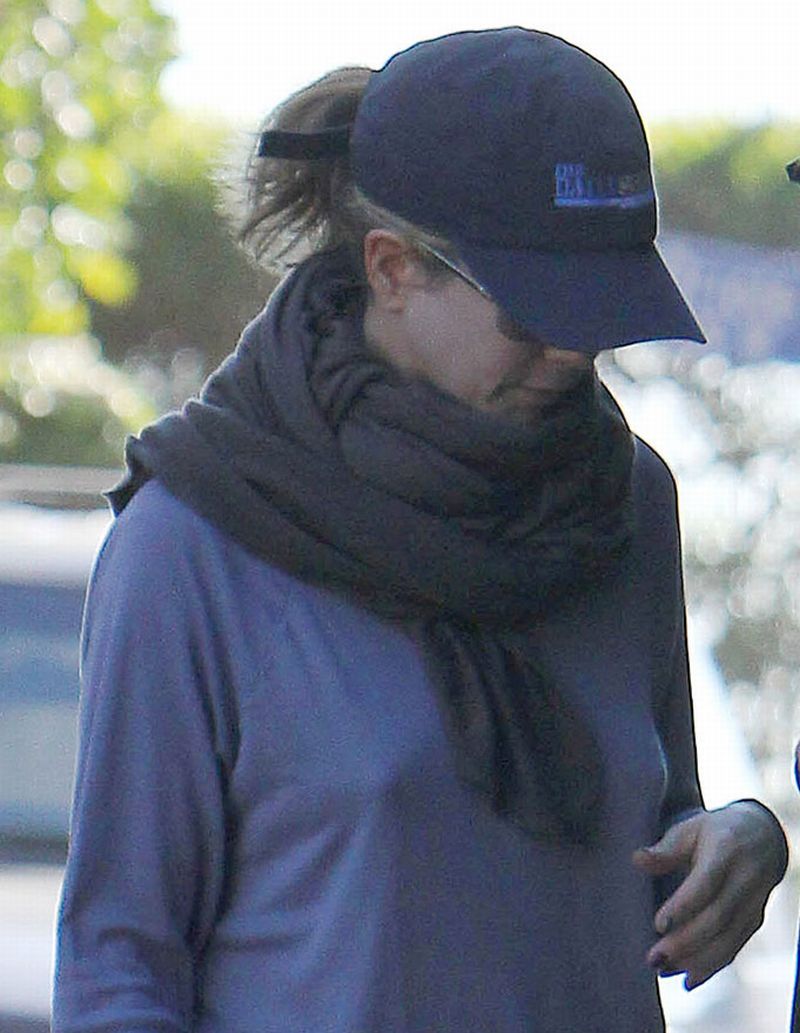Jennifer Aniston Loose Fitting Pokies
