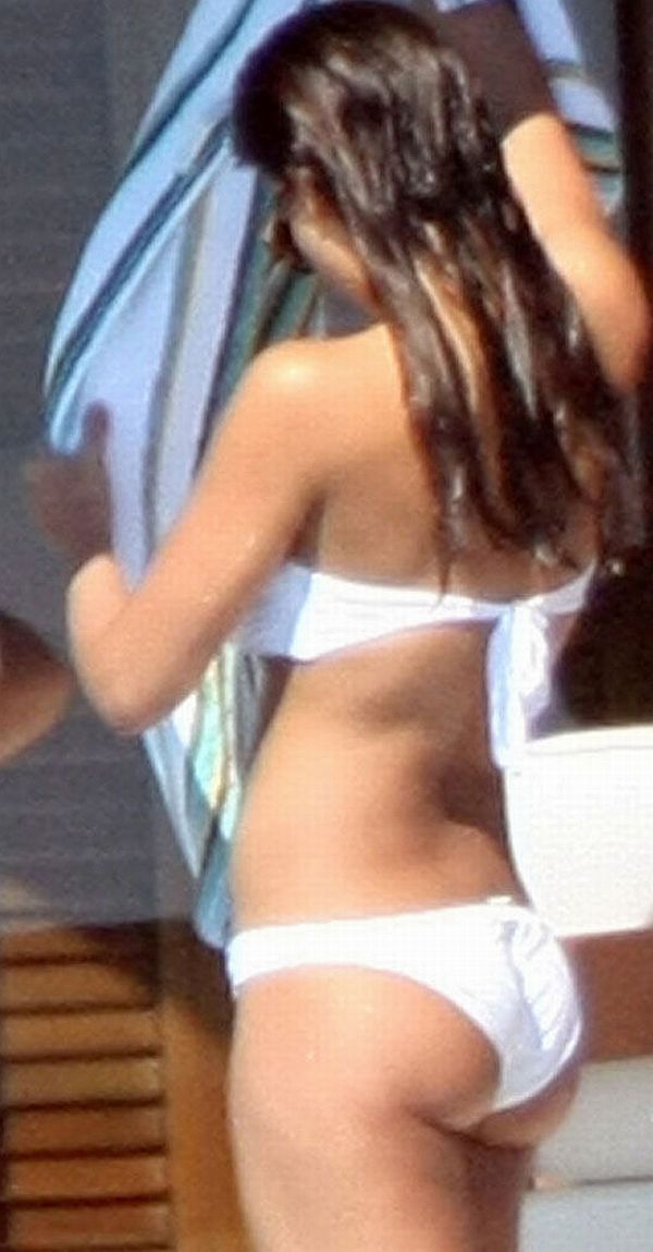 Jessica Alba Sexy Bikini Clad Body