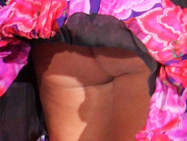 Jessica Simpson Bare Ass Upskirt