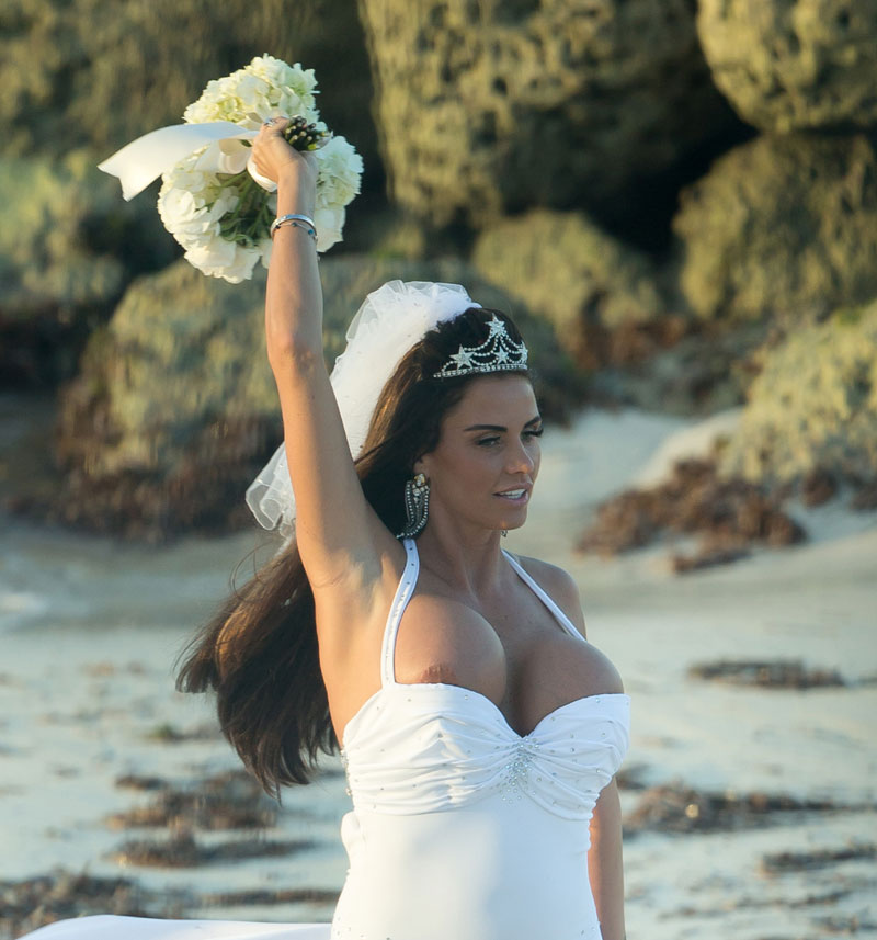 Katie Price’s Boobs are TOO BIG for her Wedding Gown.