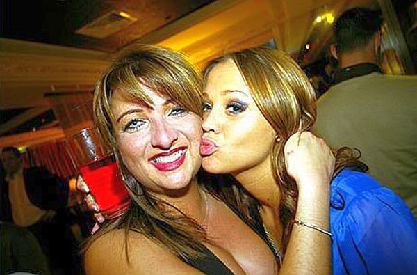 Girl’s Aloud Singer Kimberley Walsh Pantyhose Upskirt