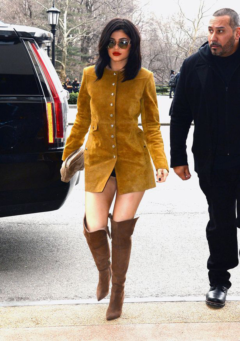 Kylie Jenner Black Pantie Upskirt