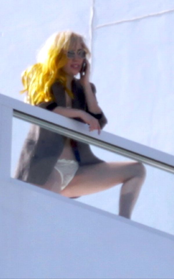 Lady Gaga Panty Upskirt