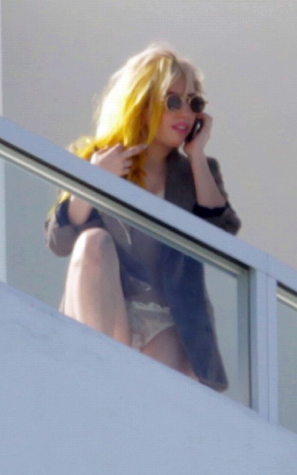 Lady Gaga Panty Upskirt