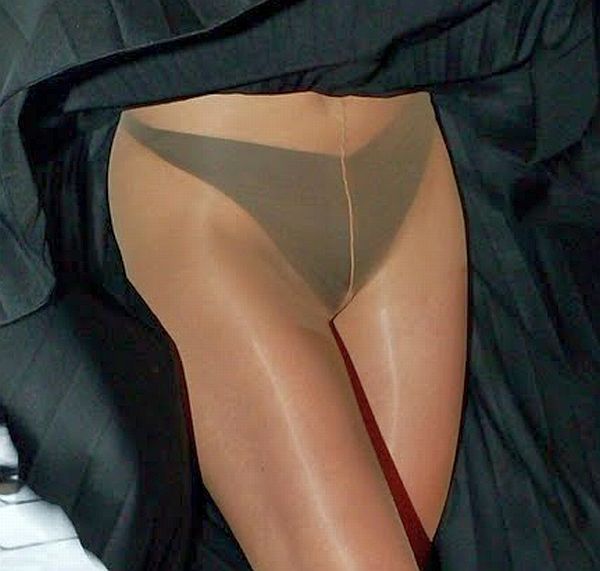German Actress Leonore Capell Panty Upskirt Flash