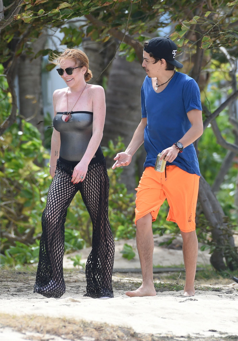Lindsay Lohan Huge Boobs and Pokies in her Bathing Suit
