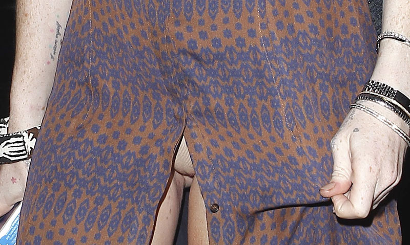 Lindsay Lohan Peach Panties Upskirt With Slight Cameltoe