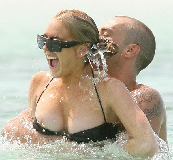 Lindsay Lohan Topless Beach - Lindsay Lohan Nip Slip In The Ocean - Taxi Driver Movie