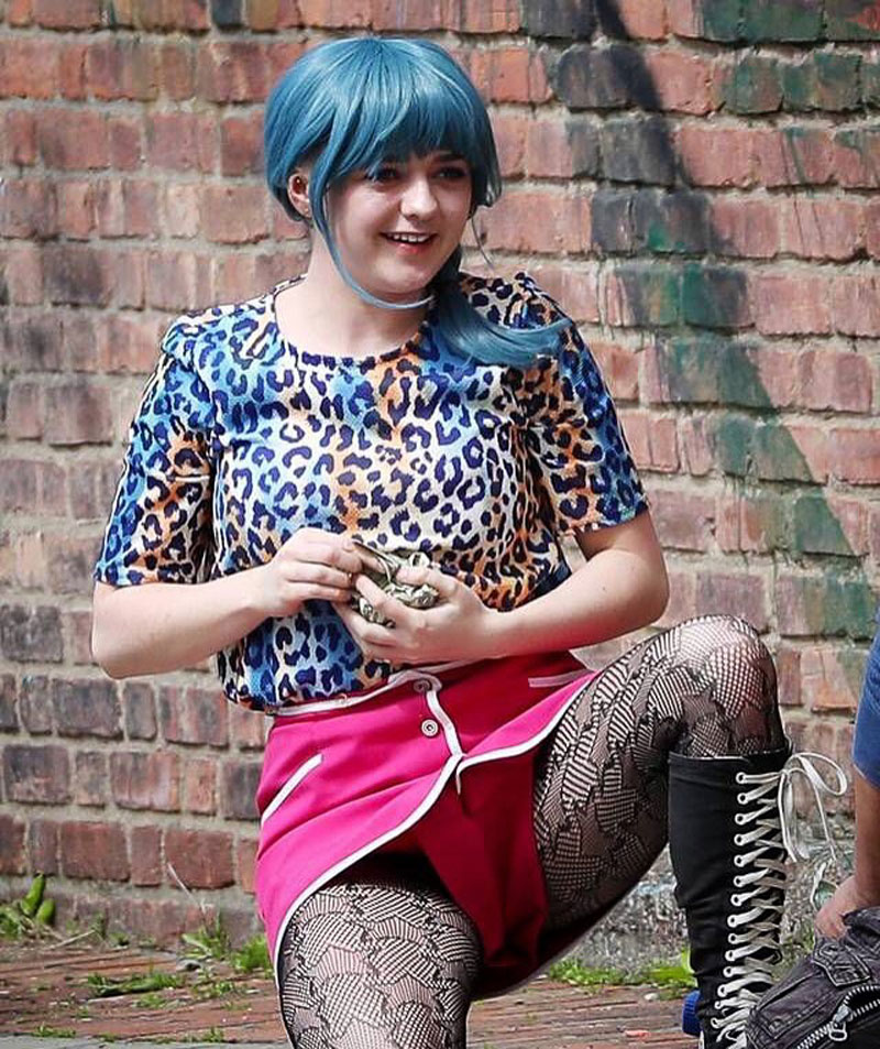 Maisie Williams Upskirt Behind the Scenes