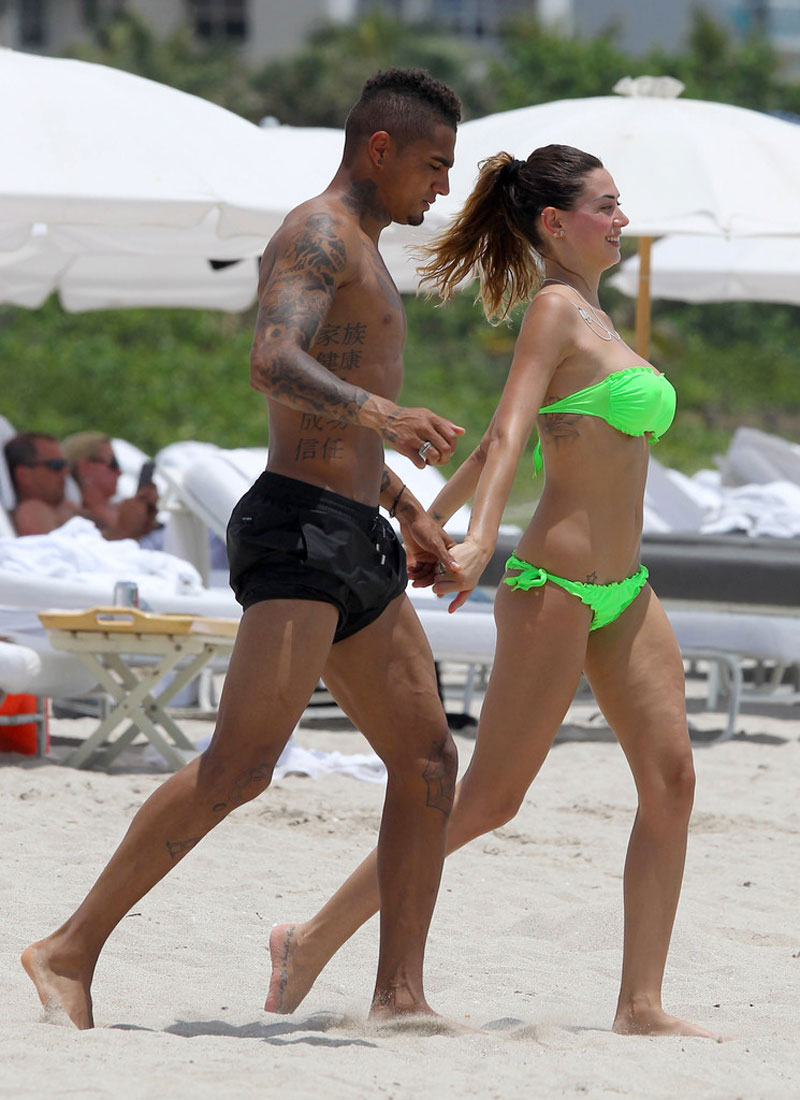 Melissa Satta Wet & See-Thru Nipples @ The Beach