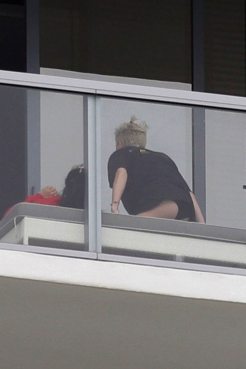 Miley Cyrus Flashes Her Ass Cheeks on the Balcony