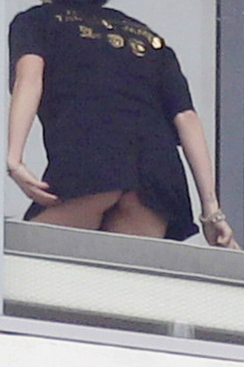 Miley Cyrus Flashes Her Ass Cheeks on the Balcony