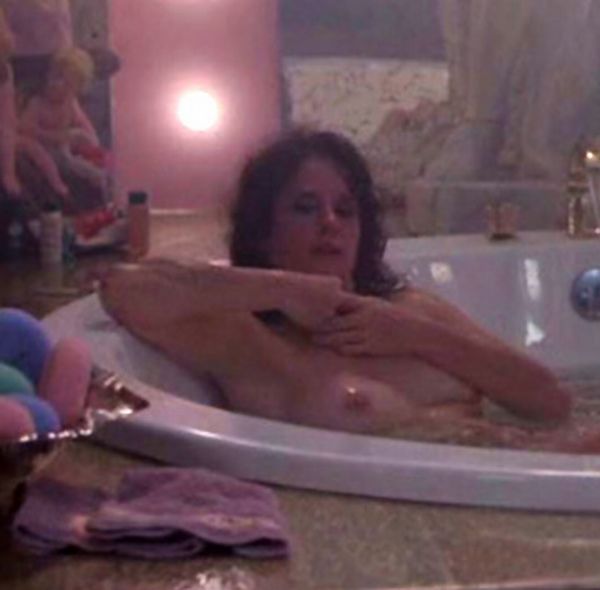 Nancy Travis showcases her stunning boobs and nipples in this memorable nud...