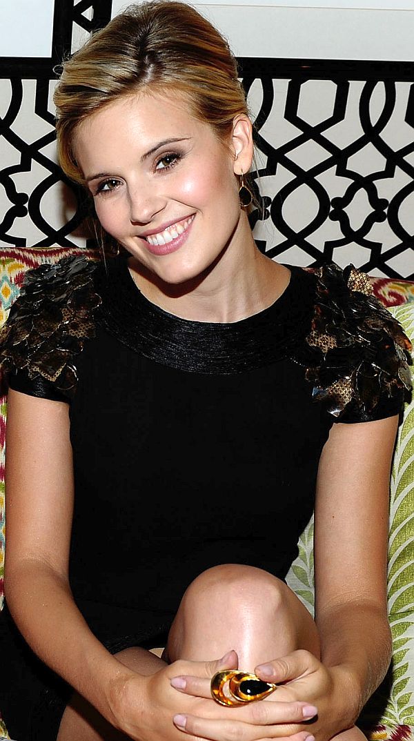 Maggie Grace Panty Peek Upskirt