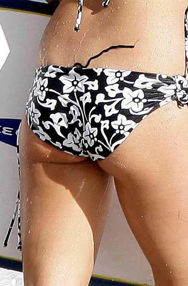 Penelope Cruz Bikini Ass